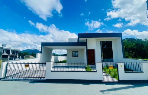 Casa com 3 quartos em Forquilhas, São José