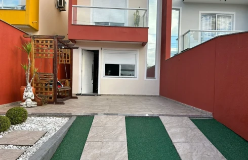 Sobrado Geminado com 2 quartos em Bela Vista, Palhoça