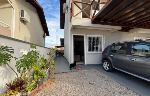 Sobrado Geminado com 2 quartos em Bela Vista, Palhoça
