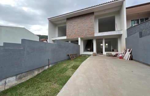 Sobrado Geminado com 2 quartos em , 