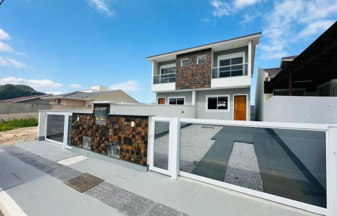 Sobrado Geminado com 2 quartos em Bela Vista, Palhoça