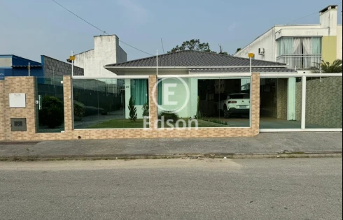Casa com 3 quartos em Aririu, Palhoça