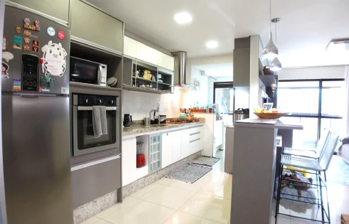 Apartamento com 3 quartos em Kobrasol, São José