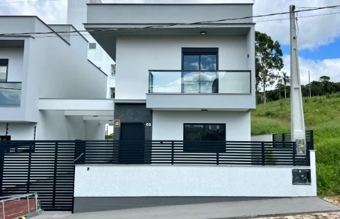 Sobrado Geminado com 3 quartos em Areias, São José