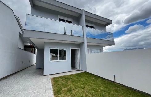 Sobrado Geminado com 3 quartos em São Sebastião, Palhoça