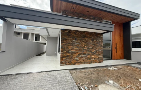 Casa com 3 quartos em Forquilhas, São José