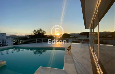 Casa com 3 quartos em Agronômica, Florianópolis