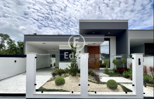 Casa com 3 quartos em Forquilhas, São José