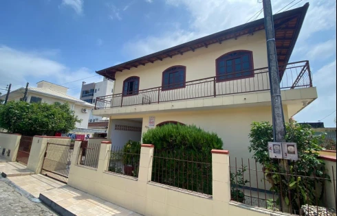 Casa com 3 quartos em Centro, Palhoça