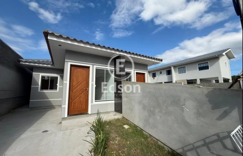 Casa Geminada com 2 quartos em Potecas, São José