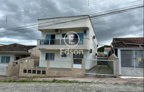 Apartamento com 2 quartos em Forquilhas, São José