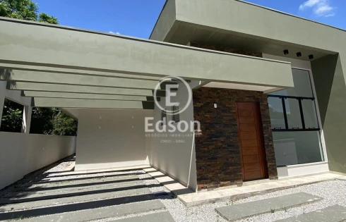 Casa com 3 quartos em Forquilhas, São José