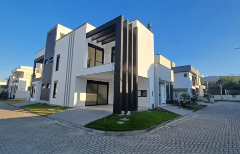 Casa com 3 quartos em Beira Rio, Biguaçu