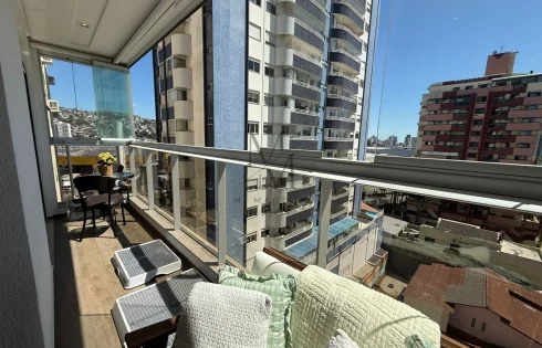 Apartamento com 3 quartos em Kobrasol, São José