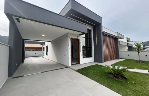 Casa com 3 quartos em Forquilhas, São José