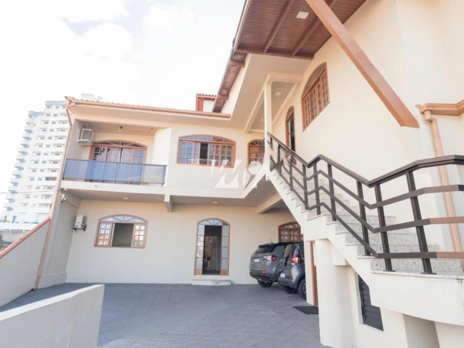 Casa em Barreiros, São José. 4 quartos, 360m². Imagem 1 de 29