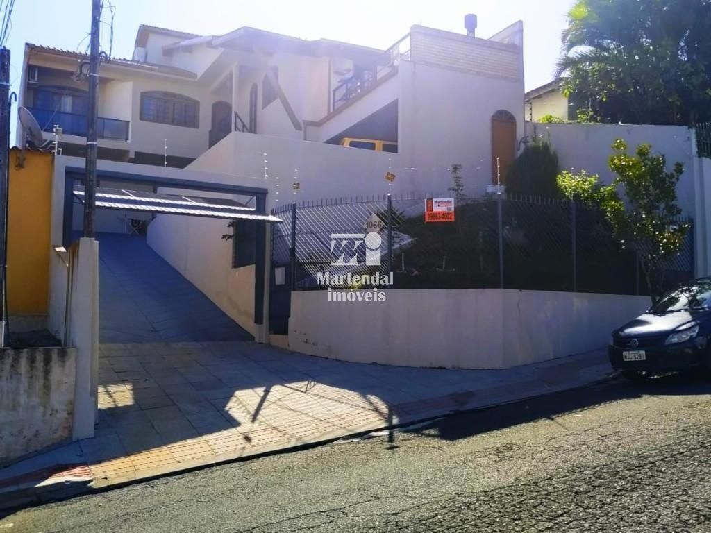 Casa em Barreiros, São José. 4 quartos, 360m². Imagem 2 de 29