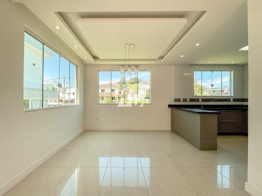 Casa em Pedra Branca, Palhoça. 4 quartos, 300m². Imagem 2 de 8