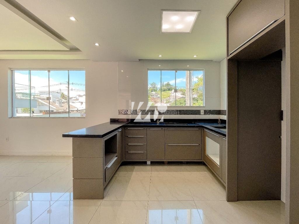 Casa em Pedra Branca, Palhoça. 4 quartos, 300m². Imagem 3 de 8