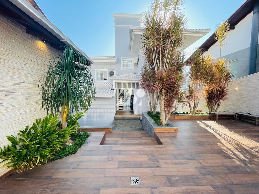 Casa em Pedra Branca, Palhoça. 4 quartos, 238m². Imagem 2 de 19