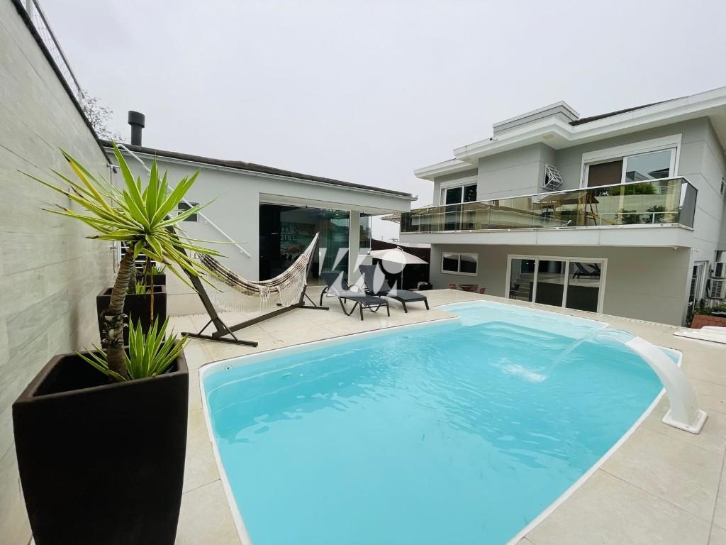 Casa em Pedra Branca, Palhoça. 4 quartos, 380m². Imagem 1 de 18