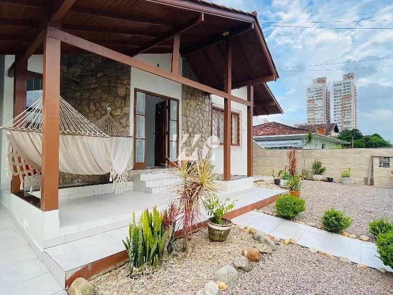 Casa em Centro, Palhoça. 3 quartos, 240m². Imagem 1 de 14