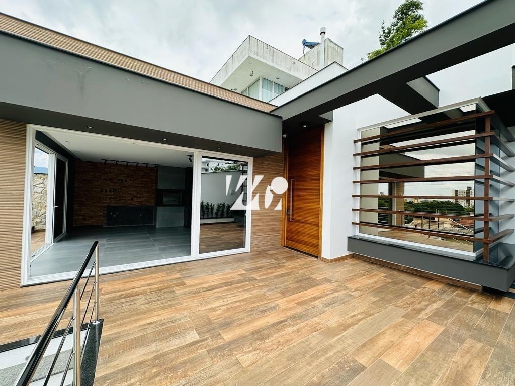 Casa em Pedra Branca, Palhoça. 3 quartos, 268m². Imagem 2 de 28