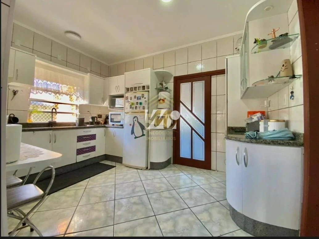 Casa em Barreiros, São José. 3 quartos, 280m². Imagem 2 de 13