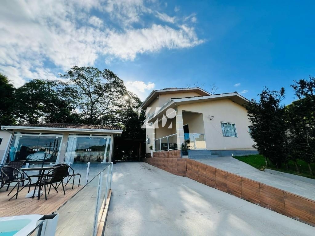 Casa em Alto Aririu, Palhoça. 5 quartos, 214m². Imagem 1 de 21