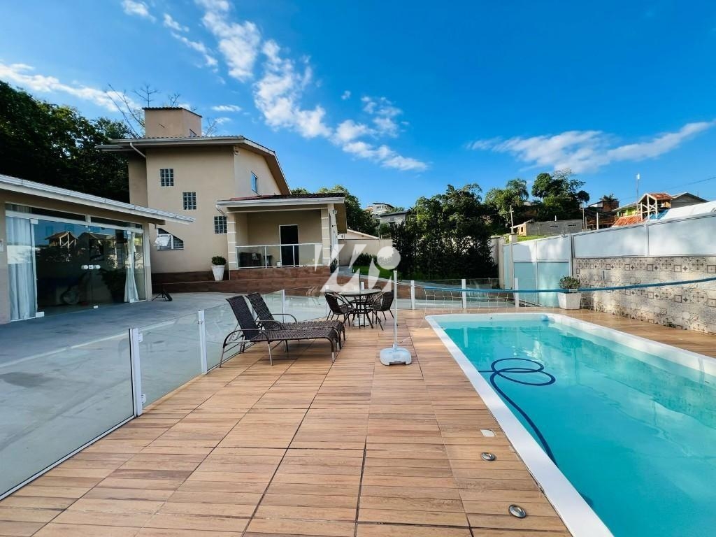 Casa em Alto Aririu, Palhoça. 5 quartos, 214m². Imagem 2 de 21