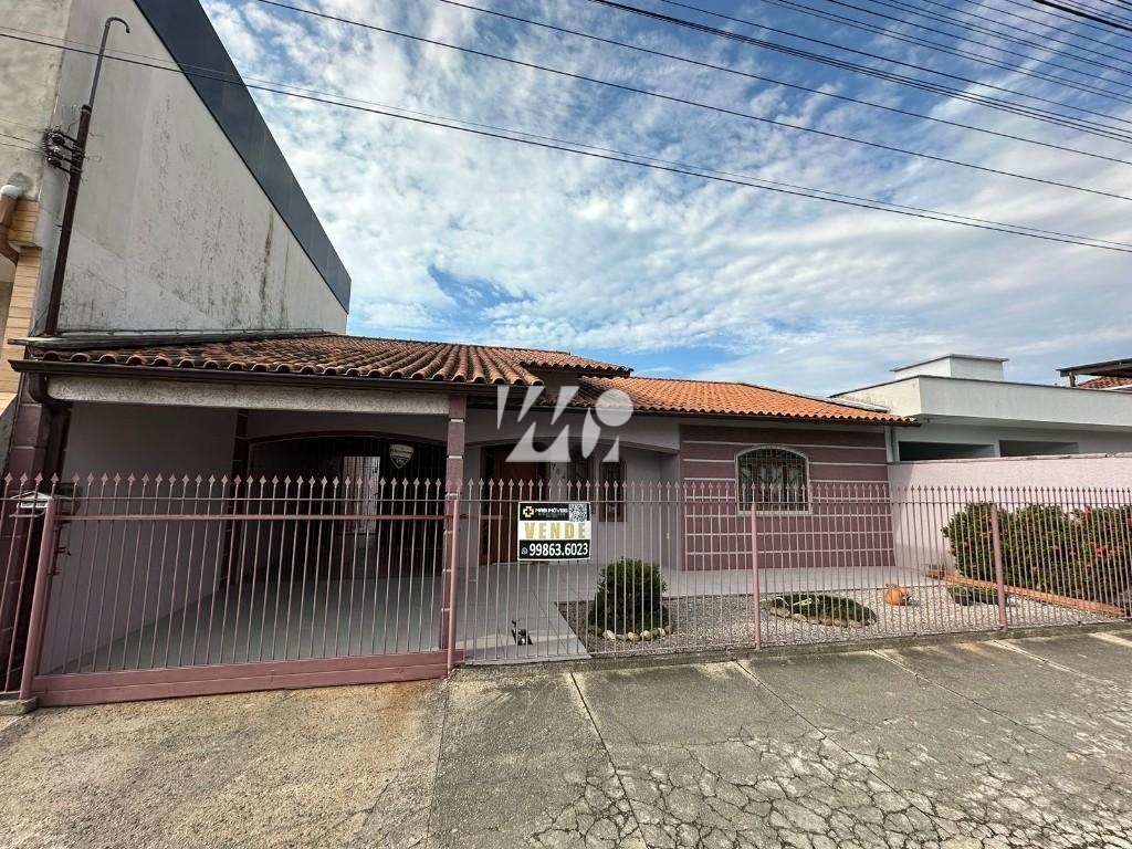 Casa com Piscina no Bairro Jardim Eldorado