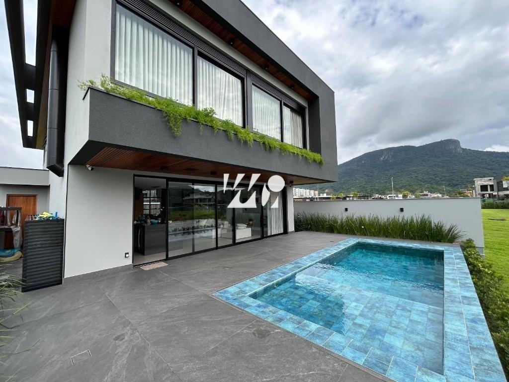 Casa em Pedra Branca, Palhoça. 3 quartos, 288m². Imagem 2 de 10