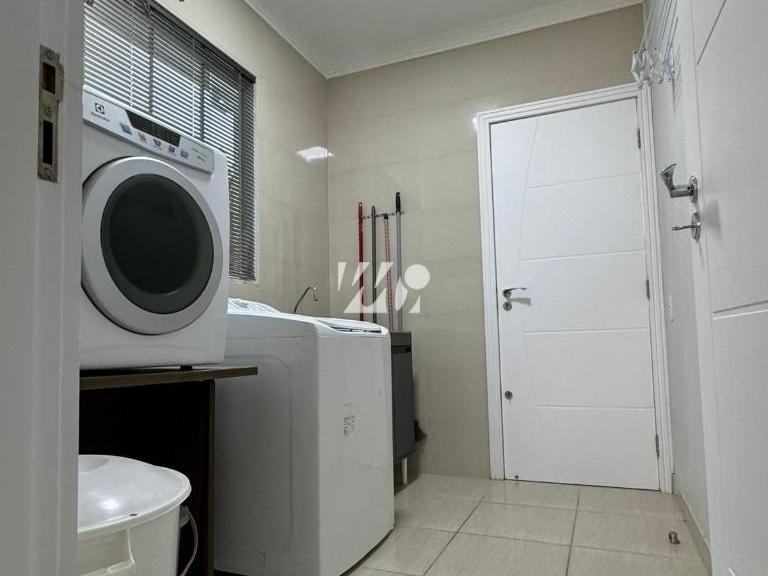 Casa em Caldas da Imperatriz, Santo Amaro da Imperatriz. 3 quartos, 217m². Imagem 18 de 19