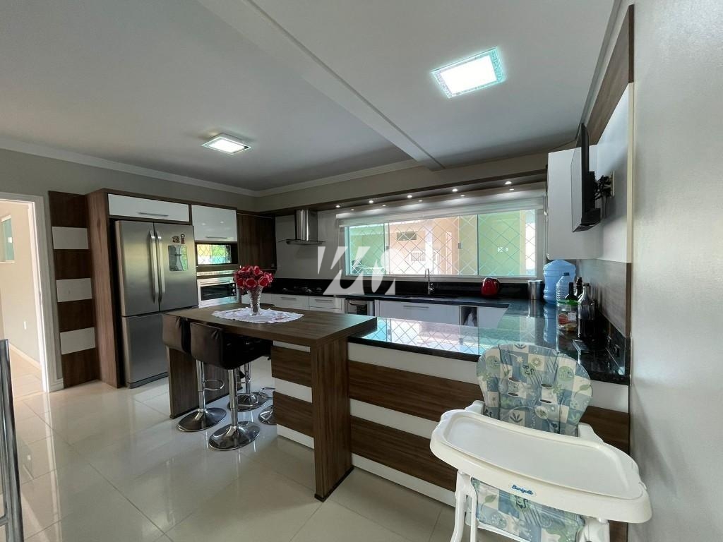 Casa em Caldas da Imperatriz, Santo Amaro da Imperatriz. 3 quartos, 217m². Imagem 6 de 19