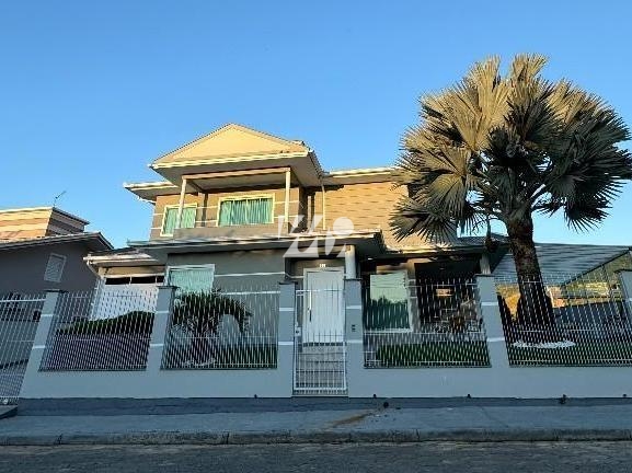 Casa em Caldas da Imperatriz, Santo Amaro da Imperatriz. 3 quartos, 217m². Imagem 2 de 19
