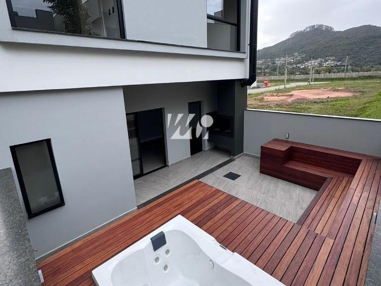 Casa em Beira Rio, Biguaçu. 3 quartos, 196m². Imagem 2 de 13