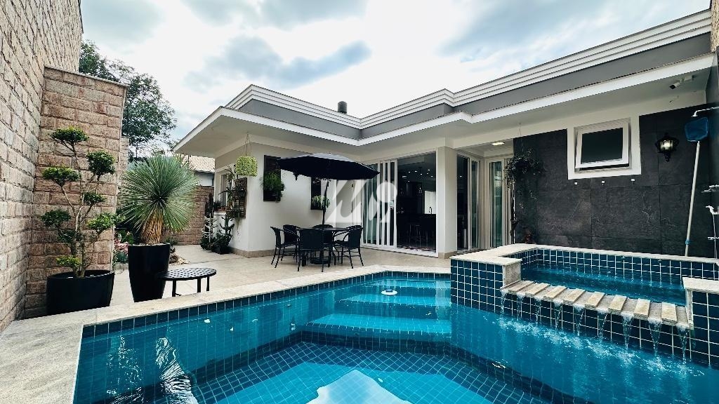 Casa em Pedra Branca, Palhoça. 4 quartos, 249m². Imagem 2 de 14