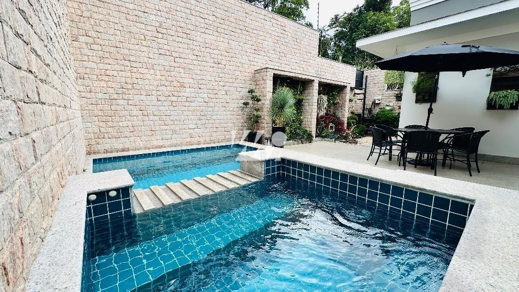 Casa em Pedra Branca, Palhoça. 4 quartos, 249m². Imagem 3 de 14