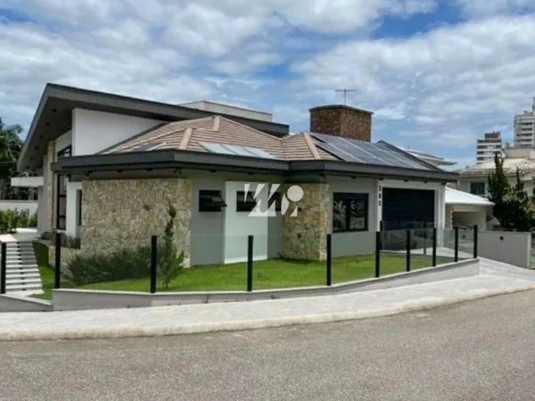 Casa em Pedra Branca, Palhoça. 3 quartos, 250m². Imagem 2 de 21