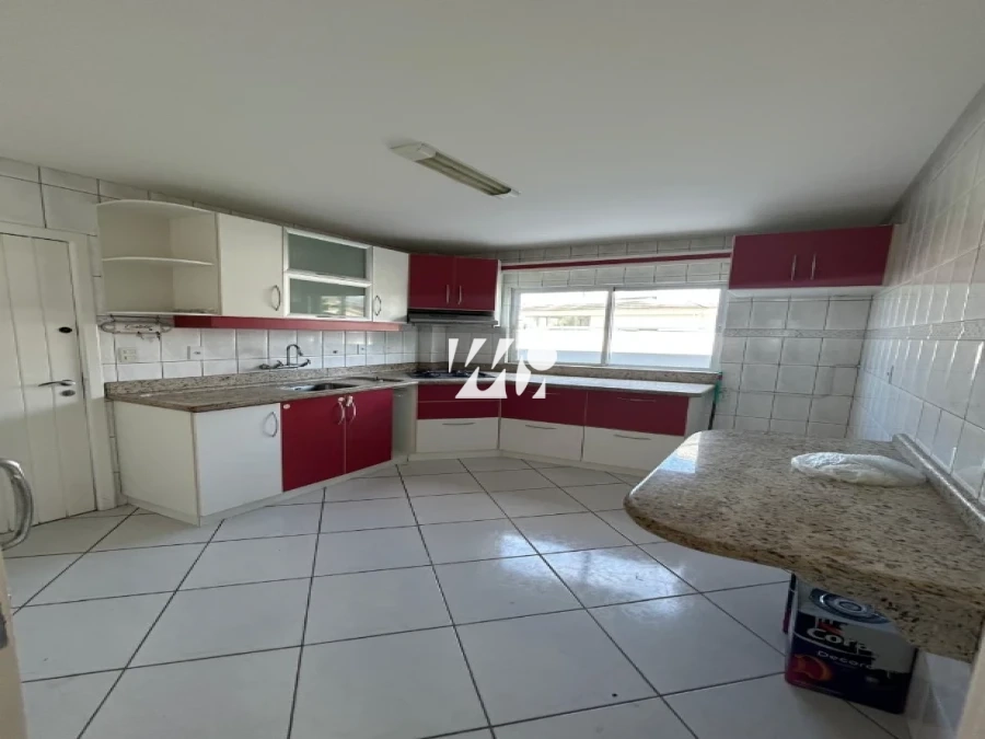 Casa em Pedra Branca, Palhoça. 3 quartos, 233m². Imagem 3 de 13