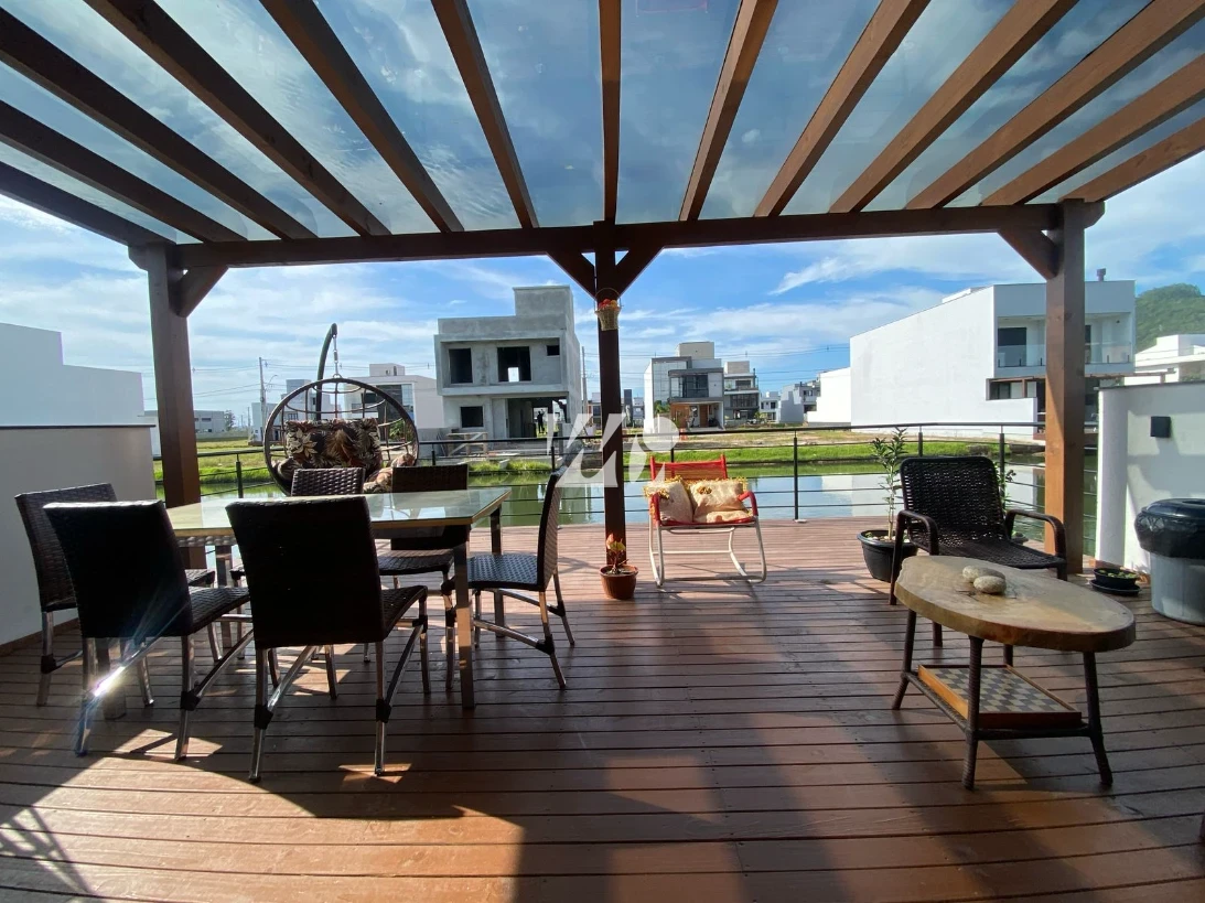 Casa em Beira Rio, Biguaçu. 3 quartos, 197m². Imagem 2 de 18