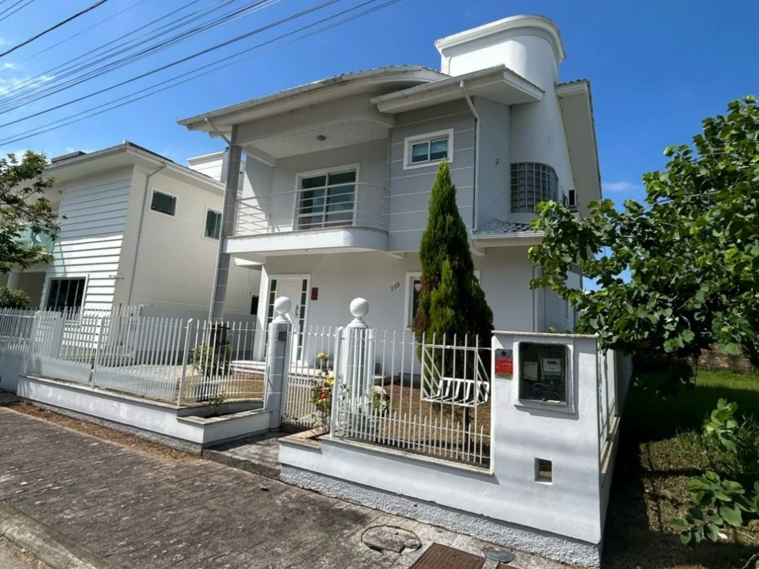 Casa em Pedra Branca, Palhoça. 3 quartos, 233m². Imagem 1 de 18