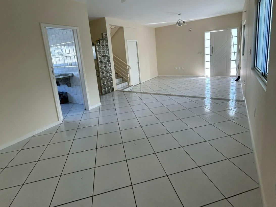 Casa em Pedra Branca, Palhoça. 3 quartos, 233m². Imagem 2 de 18