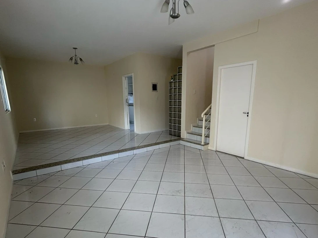 Casa em Pedra Branca, Palhoça. 3 quartos, 233m². Imagem 3 de 18