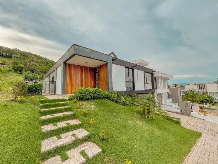 Casa em Pedra Branca, Palhoça. 3 quartos, 271m². Imagem 1 de 28