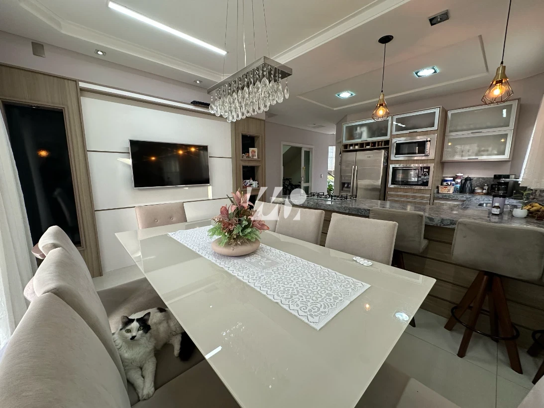 Casa em Pedra Branca, Palhoça. 4 quartos, 261m². Imagem 2 de 17