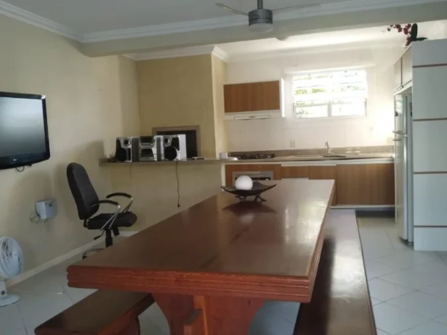 Casa em Praia de Fora, Palhoça. 3 quartos, 250m². Imagem 2 de 20