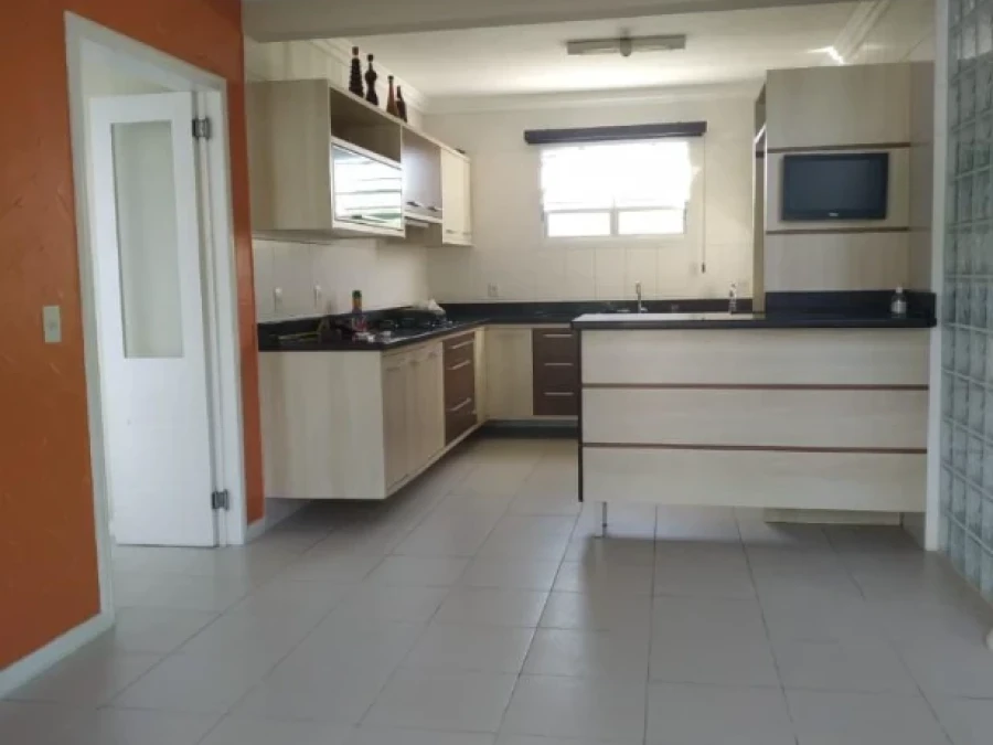 Casa em Praia de Fora, Palhoça. 3 quartos, 250m². Imagem 4 de 20