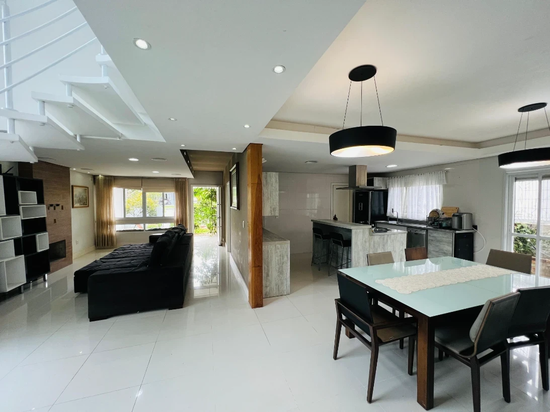 Casa em Pedra Branca, Palhoça. 4 quartos, 217m². Imagem 4 de 17