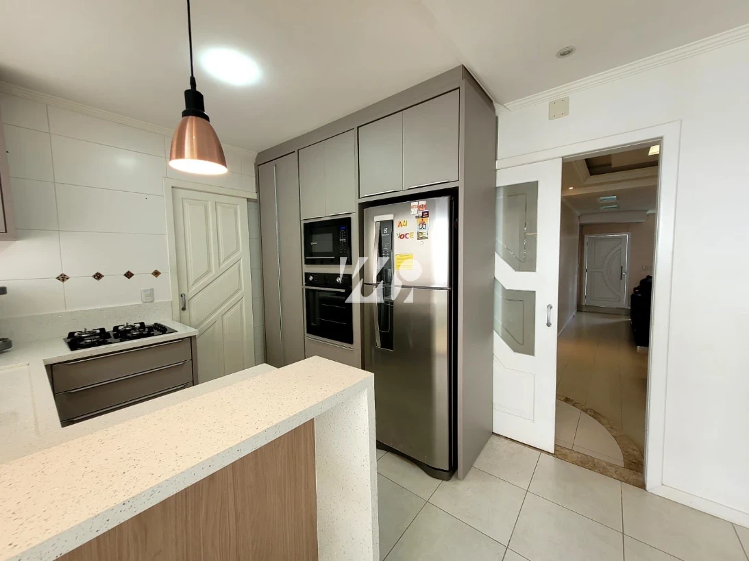 Casa em Pedra Branca, Palhoça. 3 quartos, 239m². Imagem 2 de 18